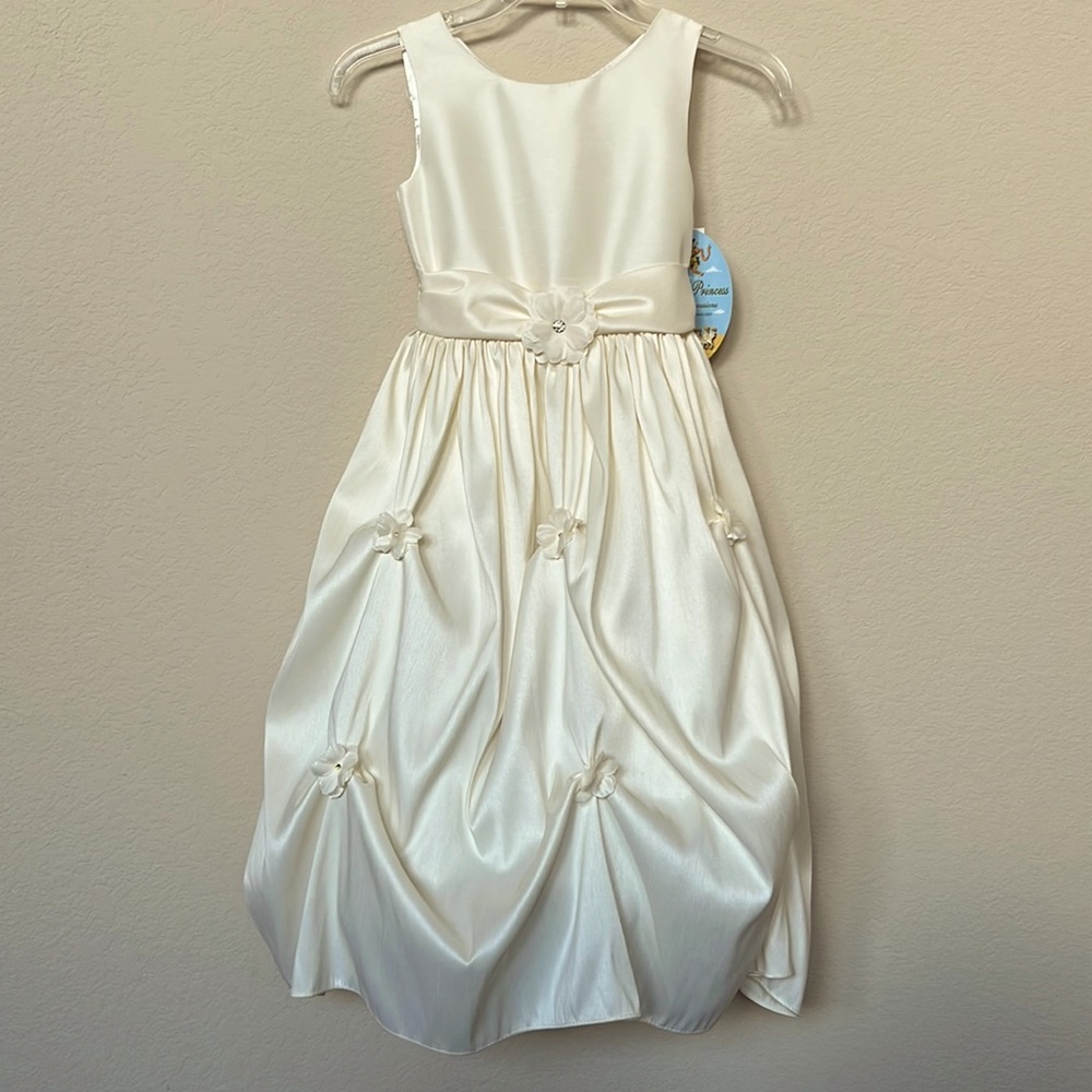 American Princess by Special Occasions girls dress in size 8 in off white/beige